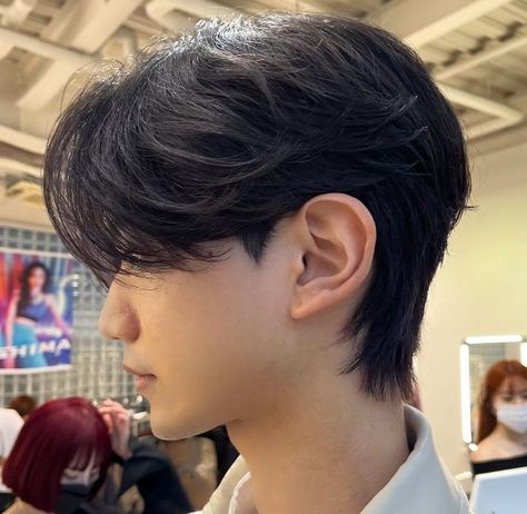 Comma hair mullet is a trendy and versatile haircut that combines the classic mullet with a stylish comma-shaped side bang. This haircut is perfect for men who want a unique and eye-catching style. #commahair #mullet #menshairstyles Asian Man Haircut, Mens Haircuts Short Hair, The Haircut, Asian Haircut, Korean Short Hair, Asian Men Hairstyle, Mens Hairstyles Thick Hair, Wavy Hair Men, Men Hair Color