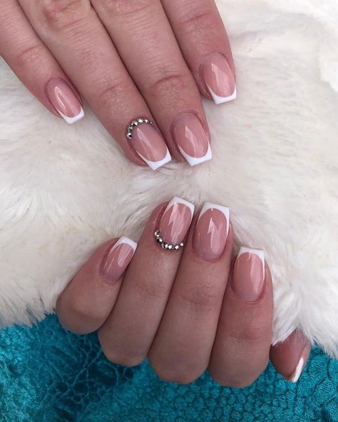 25 classy Rhinestone nails - Just another WordPress site French Tip Nails 2023, Short Long Nails, Multicoloured Nails, Nails Gems, Short French Tip, Gem Nail Designs, Short French Tip Nails, Pink Tip Nails, Colored Nail Tips