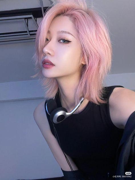 Pink Haircut, Kpop Hair Color, Blue And Pink Hair, Kpop Hair, Mamamoo Moonbyul, Hair Inspo Color, Skis, Me Time, Pink Hair