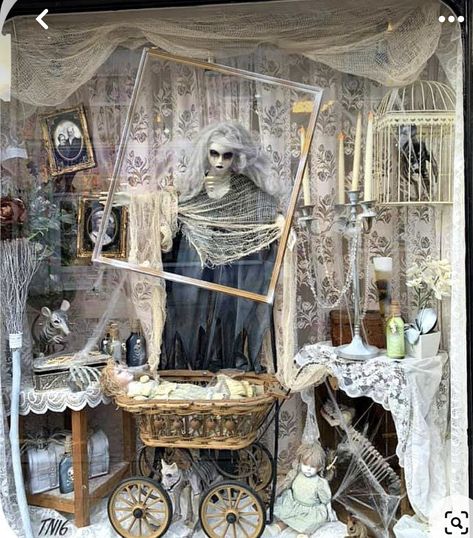 Fall Store Window Display Ideas, Vintage Halloween Window Display, Fall Store Front Window Display, Antique Window Display, Antique Shop Window Displays, Vintage Shop Display Ideas, Fall Antique Booth Ideas, Thrift Store Window Display Ideas, Antique Store Window Display