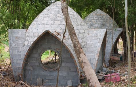 Dome Building, Dome Structure, Eco Buildings, Dome Home, Concrete Home, Unusual Homes, Cob House, Dome House, Hobbit House