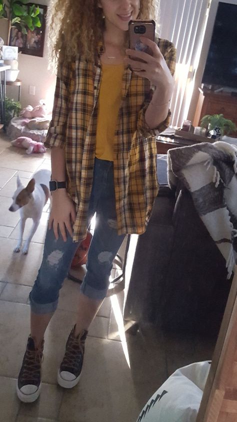 Yellow Tank Top Outfit, Yellow Flannel Outfit, Flannel Outfit Women, Checked Shirt Outfit, Yellow Top Outfit, Yellow Flannel Shirt, Retro Chic Fashion, Flannel Outfits Fall, Flannel Shirt Outfit