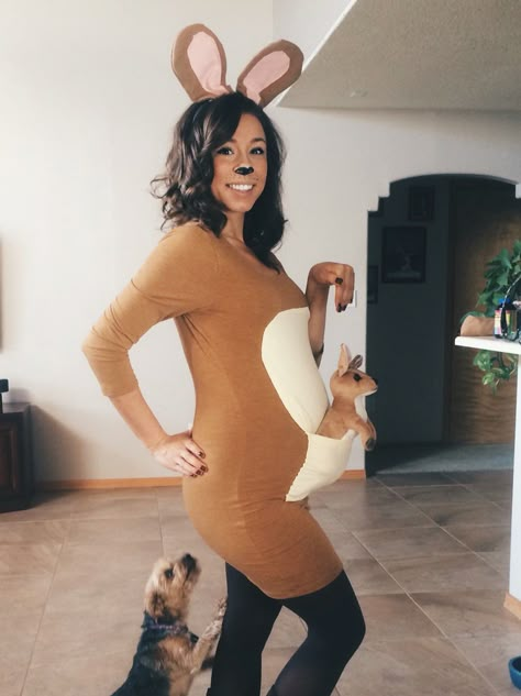 My DIY maternity costume.  Kangaroo Halloween Costumes Pregnant Women, Kangaroo Costume, Pregnancy Costumes, Halloween Pregnancy Announcement, Pregnant Halloween Costumes, Costume Carnaval, Pregnant Halloween, Diy Kostüm, Hallowen Costume