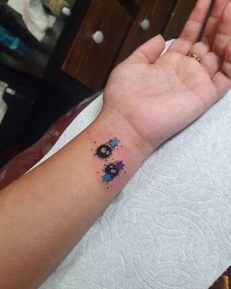 Calcifer And Soot Sprite Tattoo, Studio Ghibli Soot Sprites Tattoo, Soot Spirit Tattoo, Lowkey Anime Tattoos, Studio Ghibli Tattoo Sleeve, My Neighbor Totoro Tattoo, Jiji Tattoo, Ghibli Tattoo Ideas, Soot Sprite Tattoo