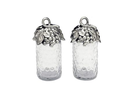 Grape Salt and Pepper Set Napa Wine, Grape Salad, Arthur Court, Serveware Entertaining, Aluminium Design, Salt And Pepper Set, Simple Elegance, Salt And Pepper Shaker, Salt And Pepper Shakers