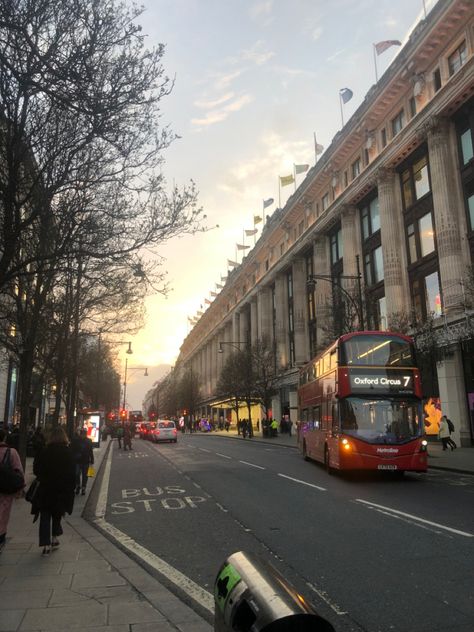 oxford street london aesthetic sunset summer evening britan London Evening Aesthetic, London Night Life Aesthetic, Regent Street London Aesthetic, Night Vibes London, Oxford Street London, Streets Of London At Night, Oxford Circus, Art Alevel, London Aesthetic