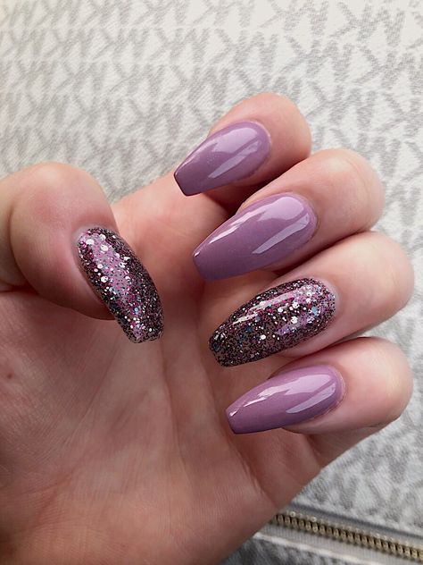 Purple acrylic nails DND gel polish Purple Field Star/Antique Purple Antique Purple Nails, Dnd Gel Nail Polish Ideas, Dnd Purple Gel Polish Colors, Dnd Gel Polish Colors Winter, Nails Dnd Gel, Fall Purple Nails, Trendy Purple Nails, Nails Acrylic Purple, Purple Winter Nails