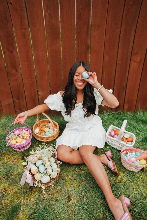 Easter Photoshoot Women, Easter Egg Hunt Photoshoot, Easter Themed Photoshoot, Easter Picture Ideas Instagram, Easter Egg Photoshoot, Easter Egg Hunt Aesthetic, Easter Photoshoot Ideas Women, Easter Instagram Pictures, Easter Pictures Ideas