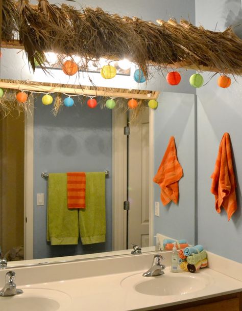 Hawaii Theme Bathroom, Tiki Bathroom, Surf Bathroom, Lanai Ideas, Fun Kids Bathroom, Fun Lights, Fun Towels, Tropical Bathroom, Tiki Decor