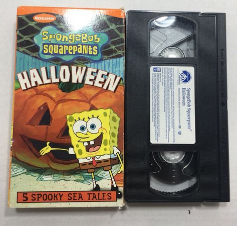 I 100% had this as a kid. This was one of my all-time favorite Nickelodeon VHS tapes. I remember it had "Scaredy Pants", "Imitation Krabs", "Frankendoodle", "I was a Teenage Gary", and "Squidward the Unfriendly Ghost". Halloween Nostalgia, Spongebob Halloween, Nostalgic Halloween, Yellow Ladybug, Childhood Aesthetic, The Spongebob, Childhood Memories 90s, 90s Halloween, Nostalgic Pictures