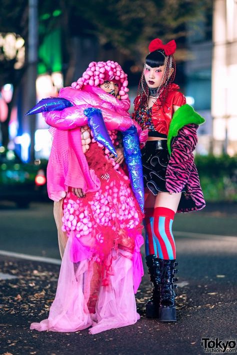 Streetwear Tokyo, Tokyo Fashion Street, Estilo Harajuku, Harajuku Tokyo, Vintage Red Dress, Fashion Anime, Harajuku Street, Harajuku Fashion Street, Conceptual Fashion