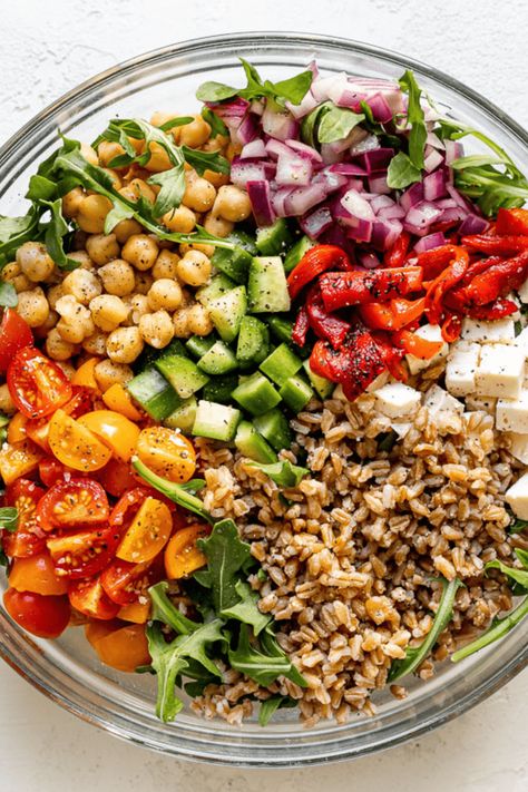 Vinegrette Dressing Recipe, Greek Farro, Farro Salad Recipes, Farro Recipes, Salad Mixes, Farro Salad, Grain Salad, Mediterranean Salad, Soup And Salad