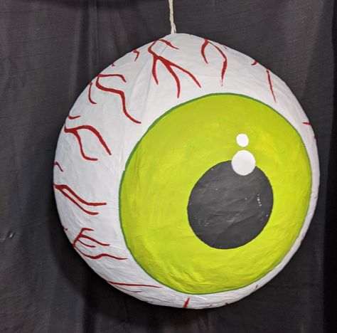 Halloween Paper Mache Ideas, Paper Mache Halloween Diy, Paper Mache Balloon Ideas, Paper Mache With Balloons, Paper Mache Pinata Diy, Ballon Paper Mache Ideas, Eyeball Balloons, Paper Mache Eyeball, Creepy Paper Mache Mask