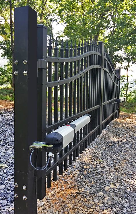 ultra_aluminum_gate_2 Front Yard Fence With Electric Gate, Aluminum Driveway Gate Ideas, Solar Gates Driveway, Driveway Entry Gate Ideas, Electronic Gates Driveways, Electric Gates Driveways, Driveway Gates Entrance, Sliding Gate Design Modern Entrance, Drive Way Gates