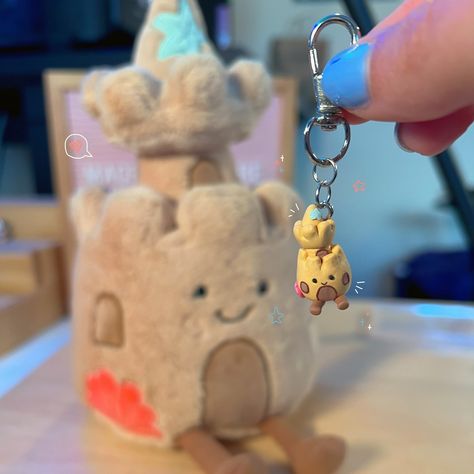 Mini Jellycat Sandcastle to match my real one! This Jellycat is one of my favorites just look how cute it is! - - - #jellycat #sandcastle #polymerclay #magpiejay #miniature #girlartist #girlgamer #gaming #plushie #fnaf #clayfigures #clay #clayart #tutorial Polymer Clay Jellycat, Jellycat Sandcastle, Jelly Cat Keychain, Mini Jellycat, Clay Jellycat, Matching Jellycats, Madi Core, Cozy Hobbies, Clay Chibi