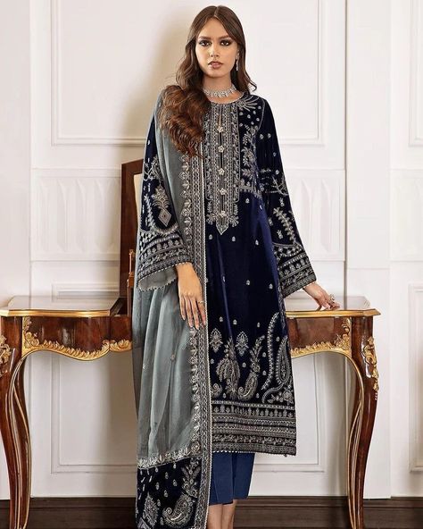 Velvet Dress Indian, Pakistani Velvet Dresses, Pakistani Velvet Suits, Velvet Pakistani Dress, Velvet Dupatta, Match Velvet, Heavy Dupatta, Velvet Sleeve, Velvet Suit