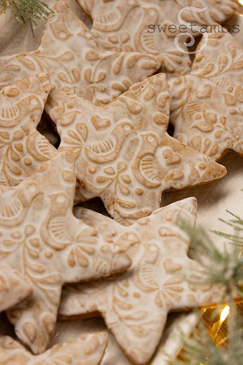 How To Make Embossed Cookies - SweetAmbs Christmas Cookies Oatmeal, Embossed Cookie Recipe, Embossed Cookies Recipe, Embossed Sugar Cookies, Stamped Cookie Recipe, Embossed Ornaments, Embossed Cookie Dough Recipe, Christmas Embossed Cookies, Stamped Sugar Cookies