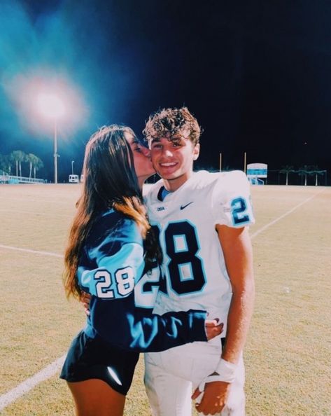 FOOTBALL COUPLES ARE MY FAVVV 🤩🤩 DM US PICS OF U AND UR FOOTBALL PLAYER BOYFRIEND @official_teengirlsvsco (insta) 🏈🏈🏈 | teengirlsvsco Football Couple Pictures, Football Relationship Goals, Football Player Boyfriend, Cute Couples Football, Football Relationship, Us Pics, Gift Basket Ideas For Boyfriend, Basket Ideas For Boyfriend, Football Couples