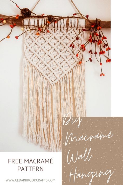 Easy Small Macrame Wall Hanging, Small Macrame Wall Hanging Pattern, Quick Macrame Projects, Free Macrame Patterns Wall Hangings, Simple Macrame Wall Hanging Diy, Small Macrame Wall Hanging Tutorial, Macrame Projects Free Pattern, Macrame Free Patterns, Diy Macrame Wall Hanging Beginner