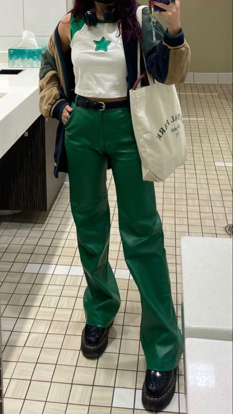 Bright Green Outfit Aesthetic, Green Pants Fit, Red Pants Outfit, Green Pants Outfit, Leather Pants Outfit, Lit Outfits, 80s Outfit, Green Fits, Green Girl