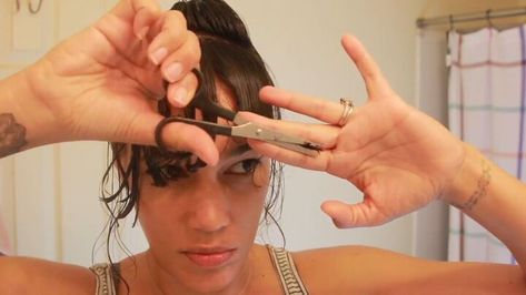 How To Cut Your Own Bangs Curly Hair, 2c Curly Hair Bangs, How To Cut Bangs On Curly Hair, How To Cut Curly Hair Bangs, Diy Curly Bangs, How To Cut Bangs For Curly Hair, How To Trim Bangs, How To Cut Curly Bangs, Curly Bangs Tutorial