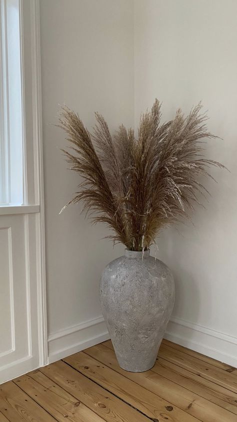 Dried Flowers Floor Vase, Xxl Vase, Giant Vase, Grand Vase A Poser Au Sol, Dried Big Flower In Vase, Grand Vase Pour Pampas, Pampass Floor Vase, Pampass Grass Floor Vase, White Vase Decor