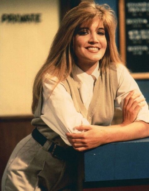 Crystal Bernard as 'Helen Chappel' in the TV series "Wings" (1990-97) Wings Tv Show, Crystal Bernard, Elizabeth Montgomery, Amanda Bynes, 90s Looks, Hazel Eyes, Classic Tv, Tv Stars, Net Worth