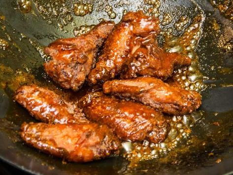 Pok Pok’s World Famous Vietnamese Chicken Wings Vietnamese Chicken Wings, Vietnamese Recipe, Glazed Chicken Wings, Cooking Chicken Wings, Vietnamese Chicken, Basic Chinese, Viet Food, Wings Recipe, Asian Chicken