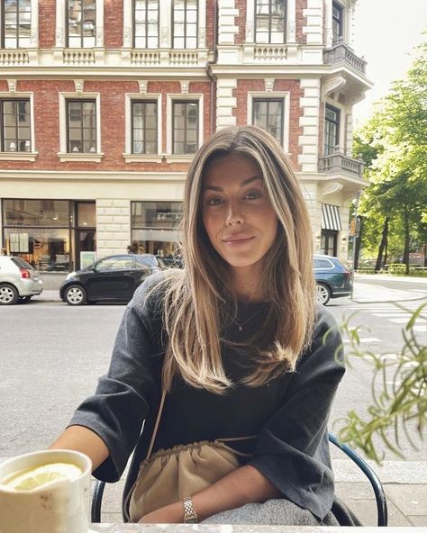 Minimal Effort Haircut, Midi Brown Hair, Blonde Midi Hair, Face Framing Straight Hair, Face Frame Haircut For Long Hair Straight, Haircut Ideas Straight Hair, Womens Long Haircut, Midi Hairstyle, Long Mom Haircut