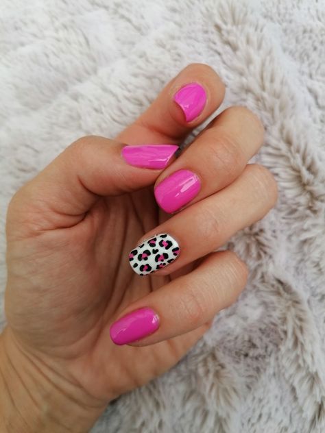 Pink Sparkle Cheetah Nails, Pink Lepord Nails Designs, Pink Leopard Print Nails Short, Leopard Nails Summer, Hot Pink And Cheetah Nails, Hot Pink Cheetah Print Nails, Bright Animal Print Nails, Bright Leopard Print Nails, Pink And Leopard Nails