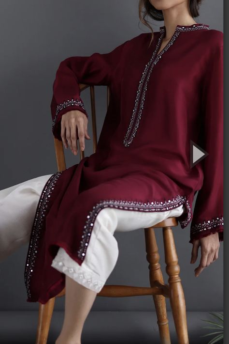 Red Shalwar Kameez Women, Wedding Suit Designs For Women, Shalwar Kameez Designs, Pakistani Kurta, Simple Dress Casual, Venomous Snakes, Velvet Dress Designs, Latest Dress Design, Trendy Shirt Designs