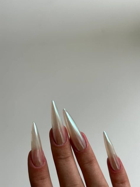 Grunge Nails Stiletto, Super Sharp Stilleto Nails, Aura Stiletto Nails, Stilleto Nails Long Grunge, Stilleto Alt Nails, Seashell Nails, Pointy Nails, Light Nails, Plain Nails