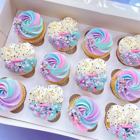 Kotak Bento, Birthday Plans, Pastel Cupcakes, Unicorn Themed Birthday Party, Unicorn Birthday Cake, Cupcake Cake Designs, Torte Cupcake, Edible Paint, Girl Cupcakes