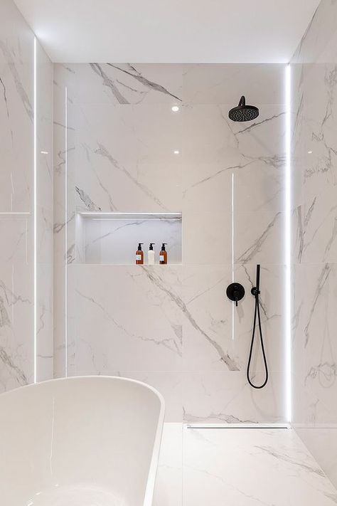 Modern Marble Bathroom, White Marble Bathrooms, Shiplap Bathroom, Bilik Air, Scandinavian Bathroom, Luxury Marble, Bathroom Design Decor, Organization Diy, 아파트 인테리어