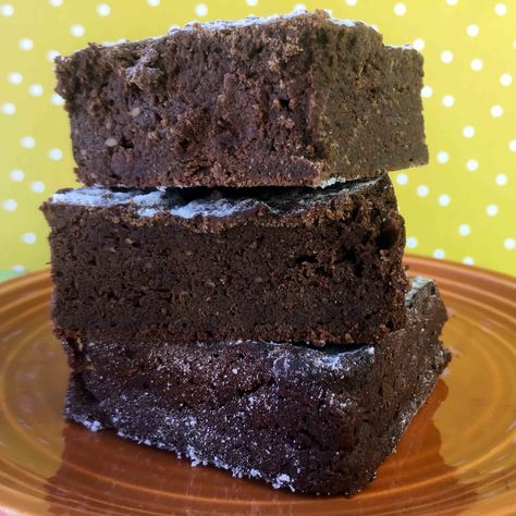 Low Carb Avocado Brownies Recipe Keto Avocado Brownies, Chocolate Chunk Brownies, Avocado Brownies, Low Carb Brownies, Yoghurt Cake, Postre Keto, Whoopie Pie, Keto Vegan, Keto Pancakes