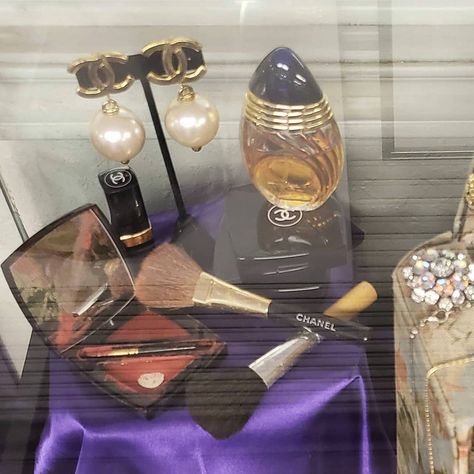 Selena Museum, Boucheron Perfume, Selena Quintanilla Videos, Selena Quintanilla Outfits, Selena Quintanilla Fashion, Selena Q, Tejano Music, Basic Girl, Selena Quintanilla Perez