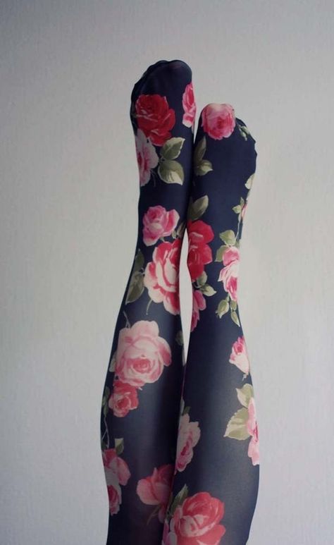 Beautiful Roses Floral Tights, Scene Girl, Hot Lingerie, Legging Outfits, Skirt Maxi, Looks Style, Tight Leggings, What I Wore, Look Fashion