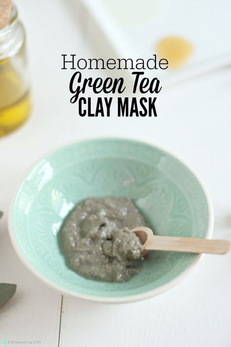 This simple, all natural green tea face mask is full of antioxidants, helps decrease inflammation, and hydrate the skin. Revealing rejuvenated skin.