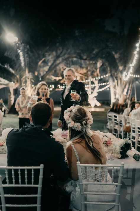 Wedding Toast Photography, Parents Of The Groom, Wedding Toast Samples, Best Man Wedding Speeches, Best Wedding Speeches, Groom's Speech, Airbnb Wedding, Maid Of Honor Speech, Emotional Photos