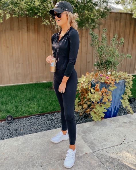 Lazy Day Mom Outfits, Baseball Mom Outfits Cold, Baseball Mom Outfits Summer, Summer Errands Outfit, Sporty Mom Outfits, Soccer Game Outfits, Sports Mom Outfit, Hot Mom Outfits, Soccer Mom Outfit