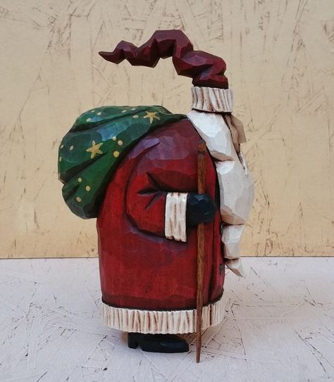 Christmas Wood Carving, Wood Carving Ideas, Primitive Snowmen Wooden, Folk Art Santa, Christmas Primitive Decor, Santa Statues, Christmas Primitive Crafts, Wood Carving Faces, Wooden Snowmen