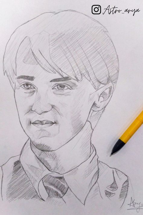 Potterheads! Tap here! Draco Malfoy Sketch, Draco Malfoy Drawing, Harry Potter Art Drawings, Hp Book, Book Page Art, Potter Art, Baby Drawing, Sketch Ideas, Tom Felton