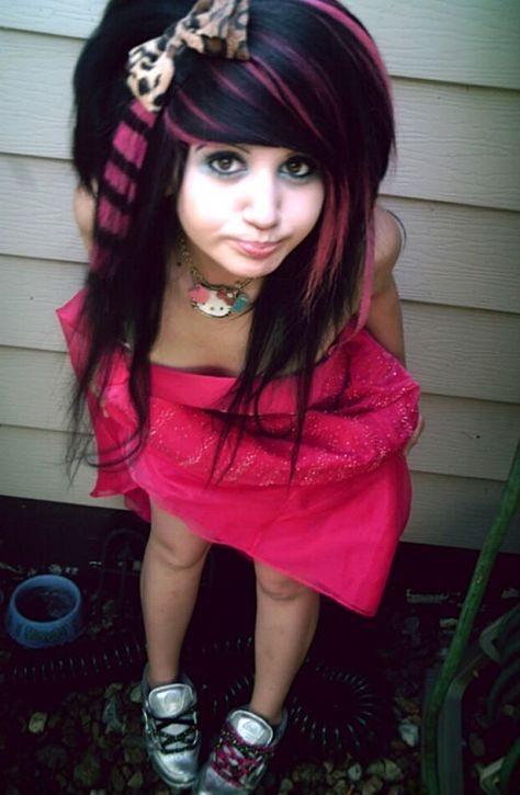 If I was really brave, had a ton more hair, and maybe didn't live in Kansas I would have hair like this. Black Scene Hair, Scene Girl Fashion, Emo Scene Hair, Scene Queens, Scene Outfits, Emo Hair, Scene Girls, Scene Fashion, Scene Kids