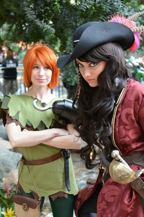 Peter Pan Cosplay, Gender Bend Cosplay, Captain Hook Costume, Comicon Cosplay, Peter Pan Costume, Pirate Halloween, Fairy Clothes, Disney Cosplay, Cosplay Tips