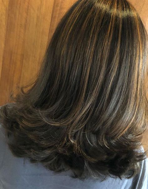 The Hottest Layered Hairstyles & Haircuts 2020 Short Hair With Ends Flipped Out, Fifties Hair, Short Shoulder Length Hair, Layered Ends, Hairstyle Ideas For Short Hair, Cute Hairstyle Ideas, Haircuts 2020, 70 Hairstyles, Layered Haircuts Shoulder Length