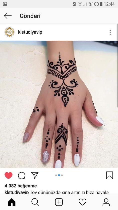 Simple Tattoos Matching, Simple Hand Henna, Paisley Tattoos, Small Henna Tattoos, Small Henna Designs, Henna Flower Designs, Henna Hands, Tattoos Henna, Tattoos Matching