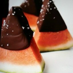 Watermelon Dip, Watermelon Recipe, Chocolate Dipped Fruit, Fruity Treats, Dipped In Chocolate, Fruit Dip, Watermelon Recipes, Fruit Snacks, Summer Treats