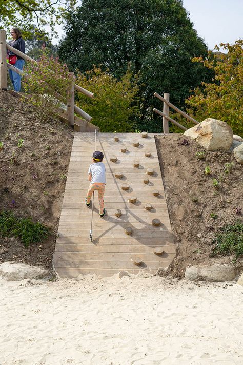 Natural Outdoor Playground, Australian Landscaping, Cat Playground Outdoor, Play Area Backyard, Outdoor Play Areas, Sloped Backyard, Diy Playground, Natural Playground, Playground Design