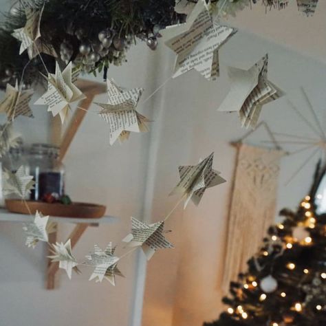 Book Page Star Garland, Beam Decoration Ideas, Paper Star Garland, Festival Of Trees Ideas, Book Page Garland, 3d Paper Star, Garland Paper, Rustic Books, Paper Garlands