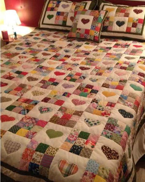 Colcha de Patchwork Paso a paso Colchas Quilting, Projek Menjahit, Heart Quilt Pattern, Scrap Quilt Patterns, Patchwork Quilt Patterns, Scrappy Quilt, Patchwork Quilting, Patchwork Jeans, Heart Quilt